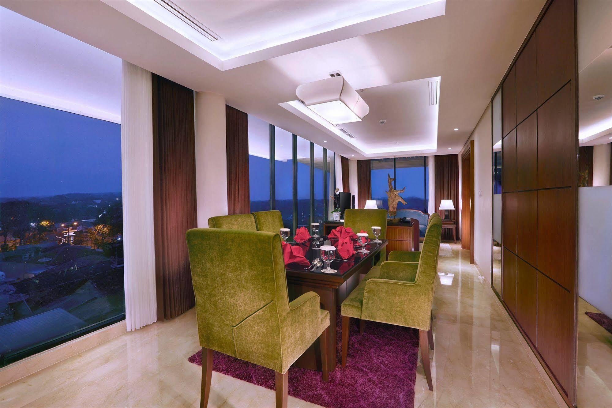 Aston Bojonegoro City Hotel Kültér fotó