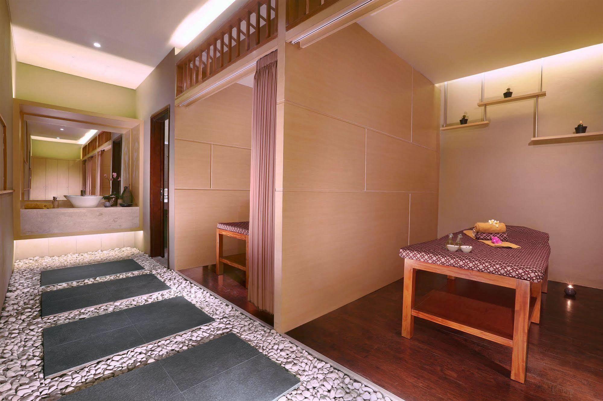 Aston Bojonegoro City Hotel Kültér fotó