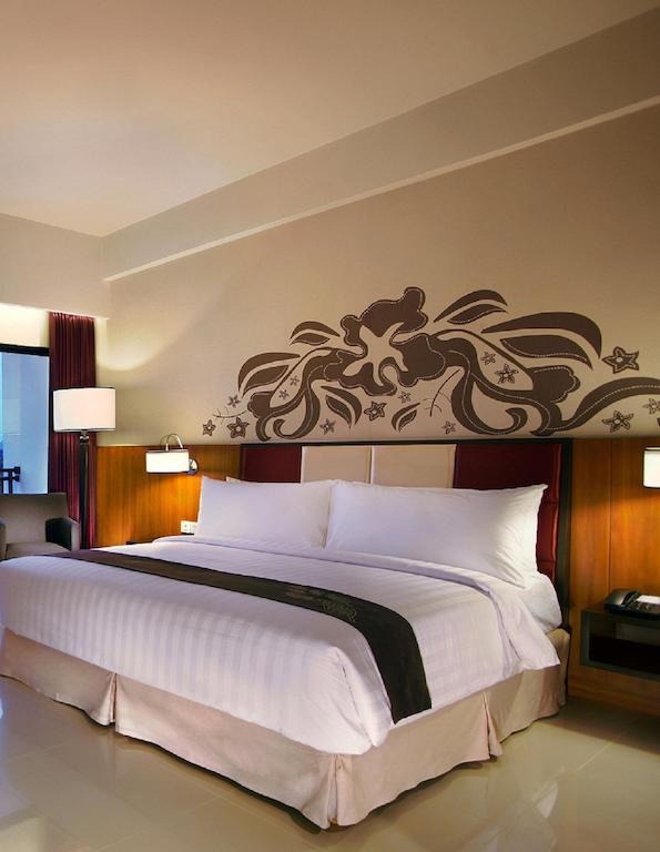 Aston Bojonegoro City Hotel Kültér fotó